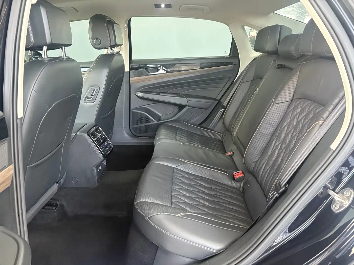 Volkswagen Passat New Energy 2020 430PHEV Hybrid Luxury (China VI) фото 11