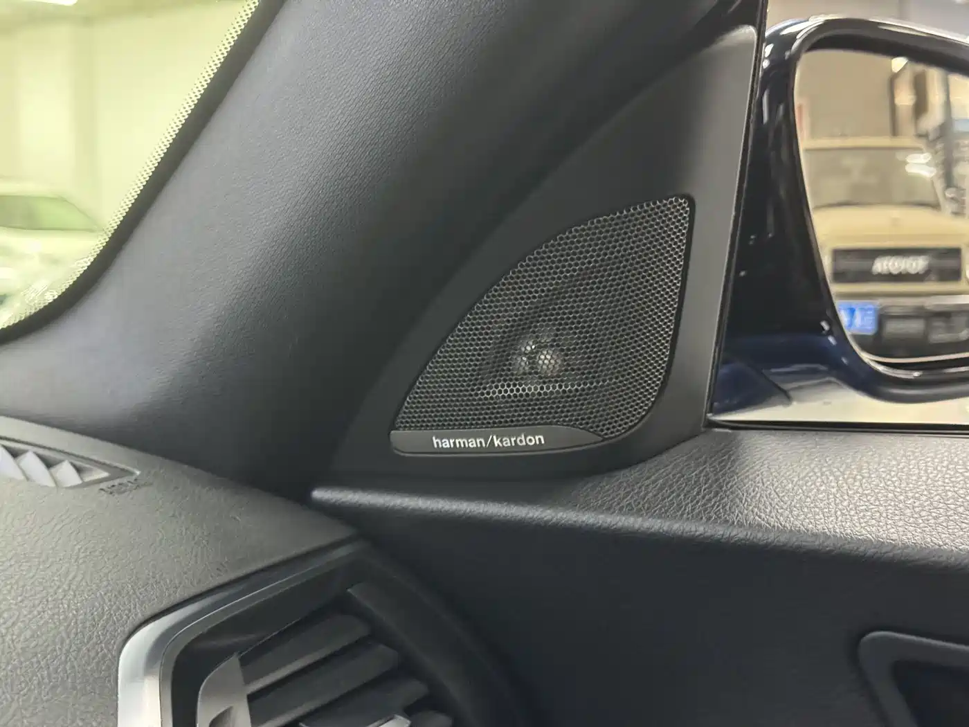 BMW 2 Series (Import) 2019 225i Exclusive M Sport Package фото 22