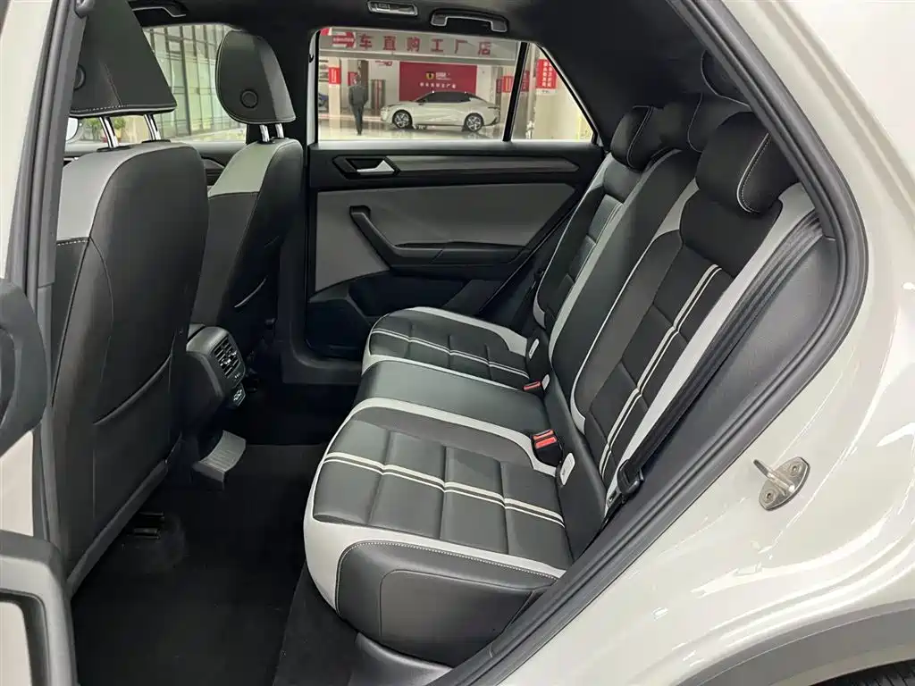 VOLKSWAGEN T ROC EXPLORING SONGS