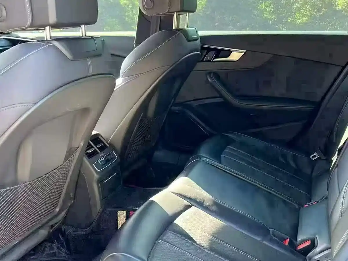 Фото 5 - Audi A4L