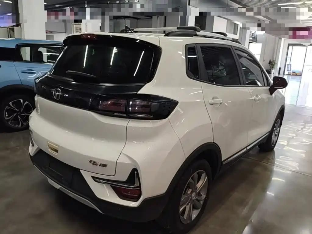 Фото 7 - Changan CS15