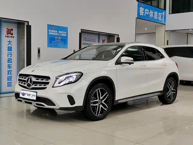 MERCEDES-BENZ GLA
