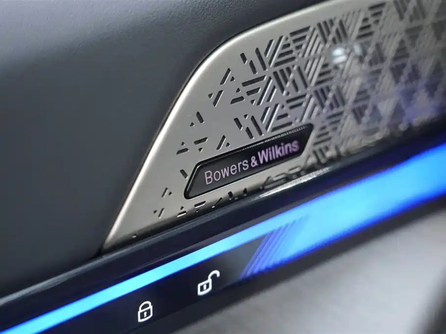 BMW 5 Series 2024 530Li Premium Luxury Package фото 26