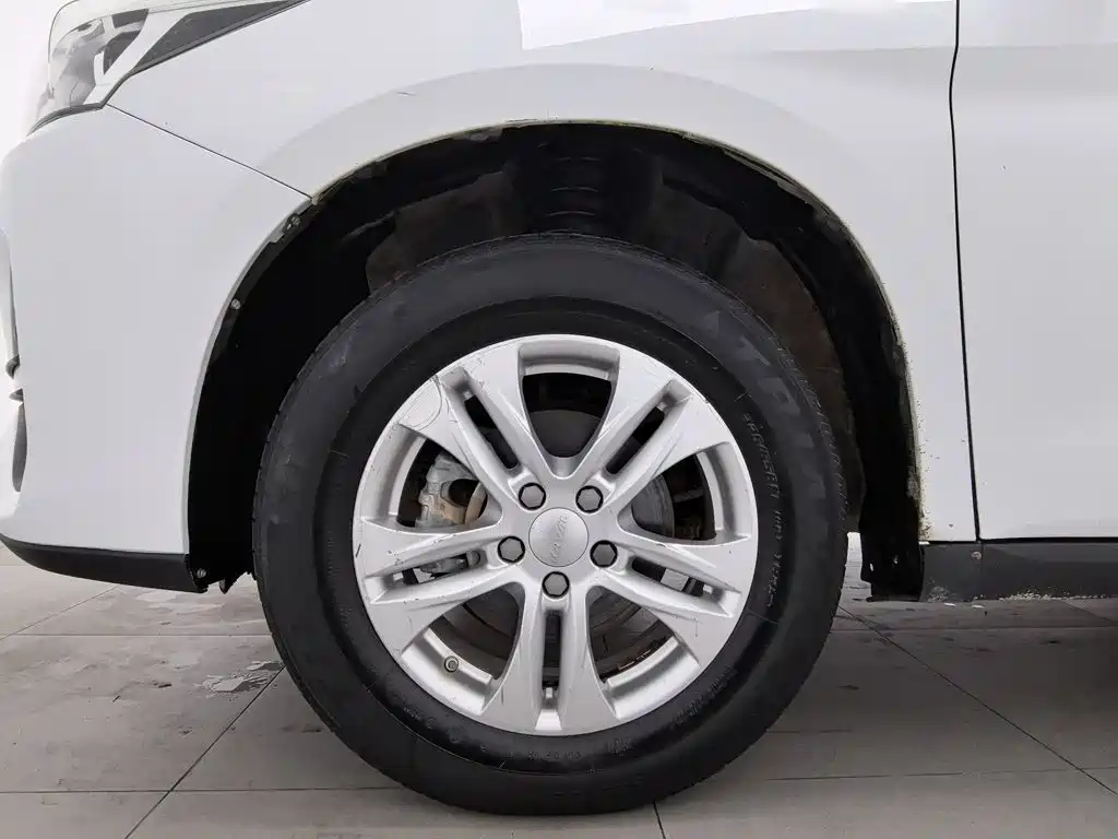 Photo 17 - Haval M6