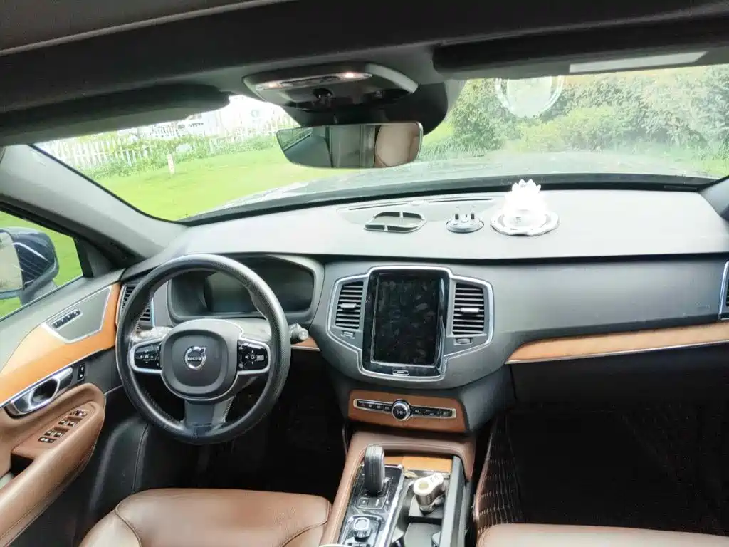 Фото 12 - Volvo XC90