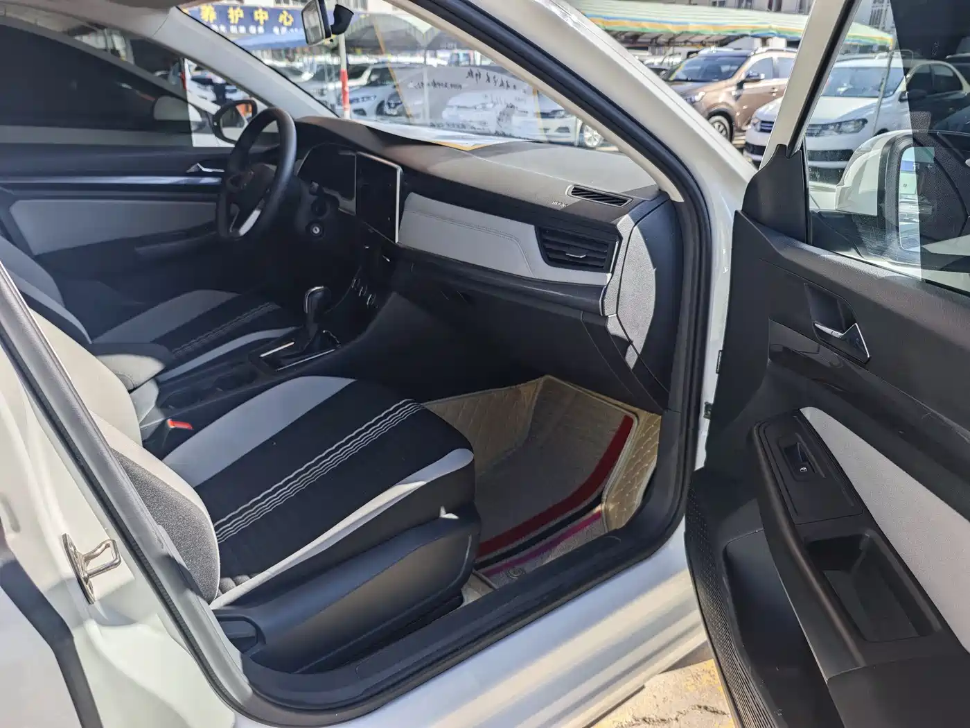 Volkswagen Bora 2024 200TSI DSG Smooth Ride Edition фото 8
