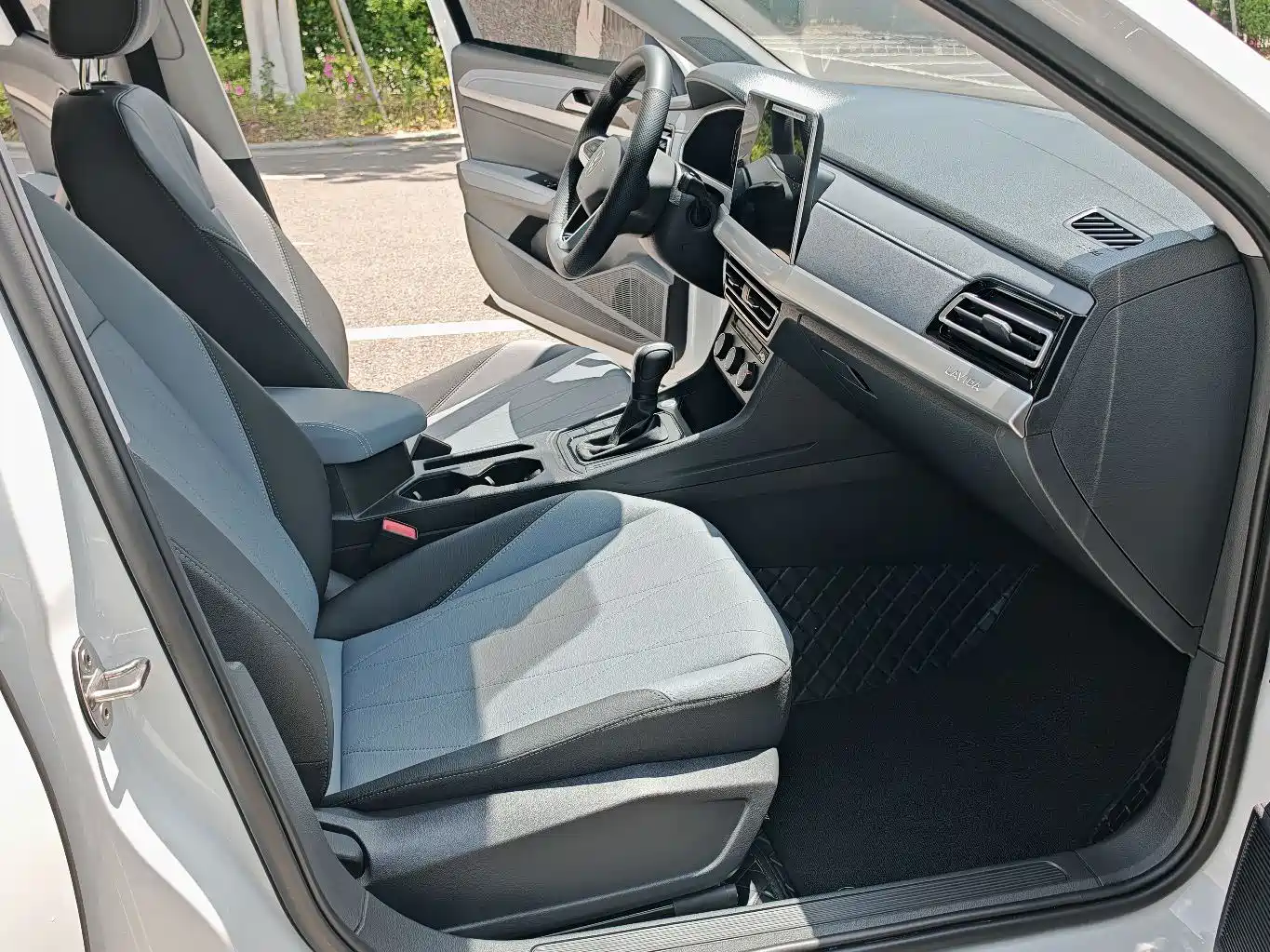 Volkswagen Lavida 2024 Model 1.5L Automatic Starlight 5 Million Edition фото 11