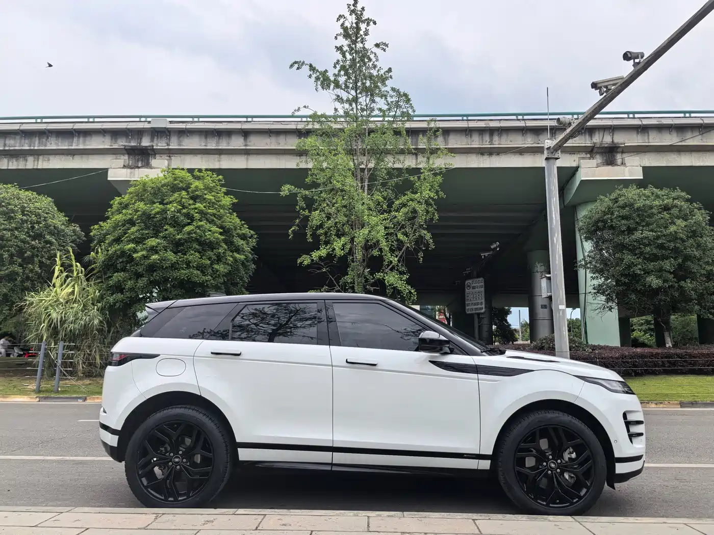 Land Rover Range Rover Evoque 2020 249PS Youth Edition фото 6