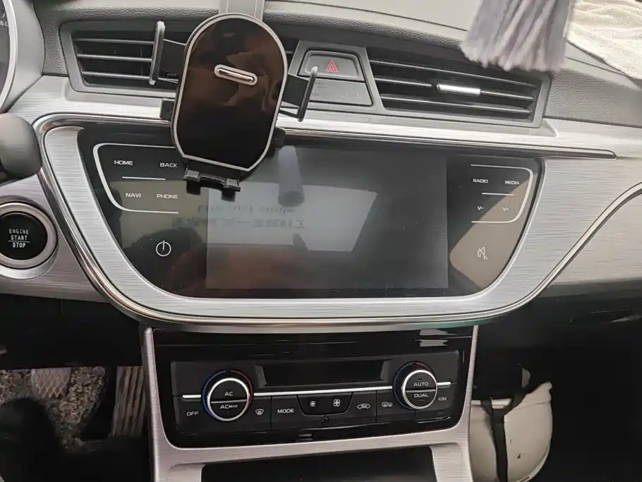 Photo 13 - Geely Emgrand GS