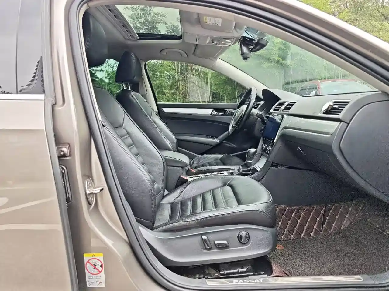 صورة 12 - Volkswagen Passat