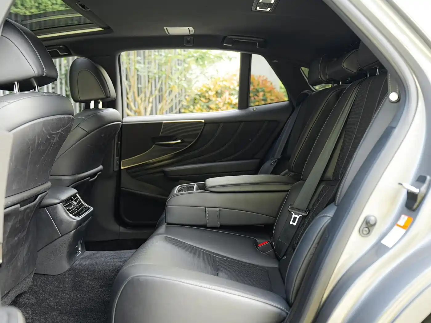 Lexus LS 2021 500h Excellence Edition фото 12