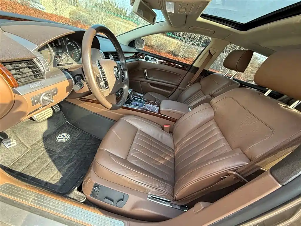 Volkswagen Phaeton 2015 Model 3.0L Smart Enjoyment Edition фото 4