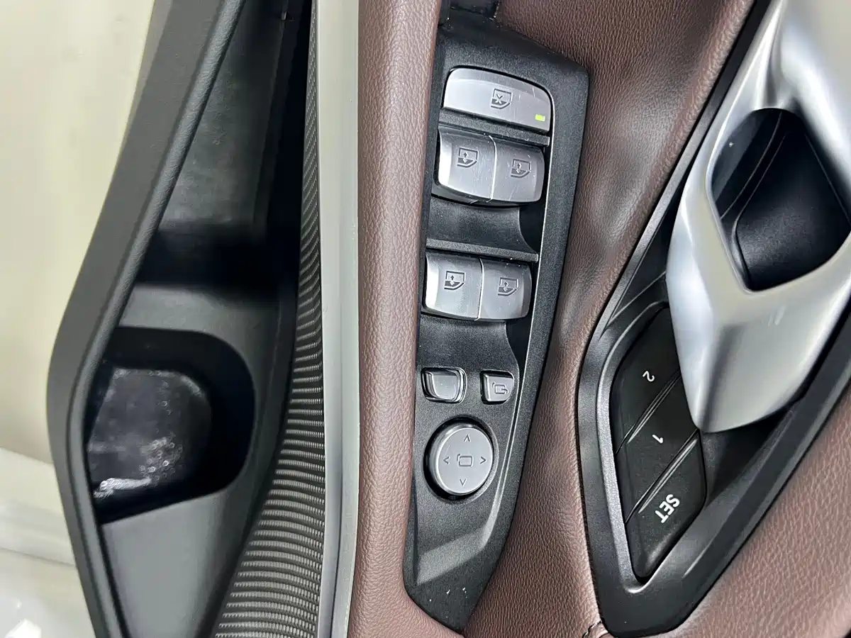 BMW 3 Series 2023 320Li M Sport Package фото 9