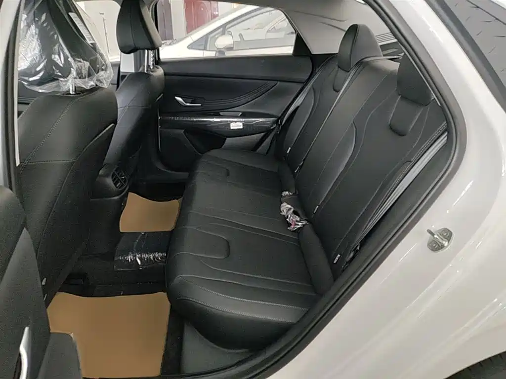 Hyundai Elantra 2023 1.5L CVT GLX Elite Edition фото 16