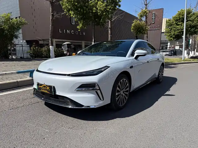 GEELY GALAXY GALAXY SPARKLE 8