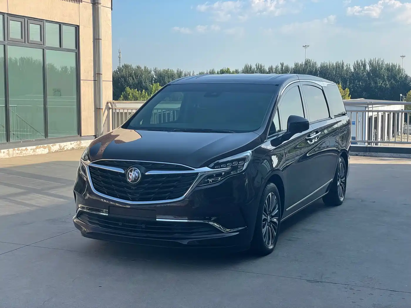 Фото 1 - Buick GL8