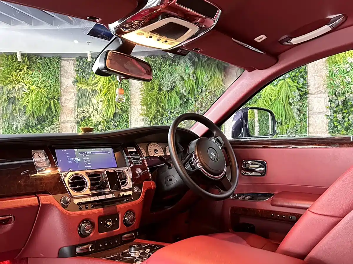 Rolls-Royce Ghost 2010 Model 6.6T Standard фото 4