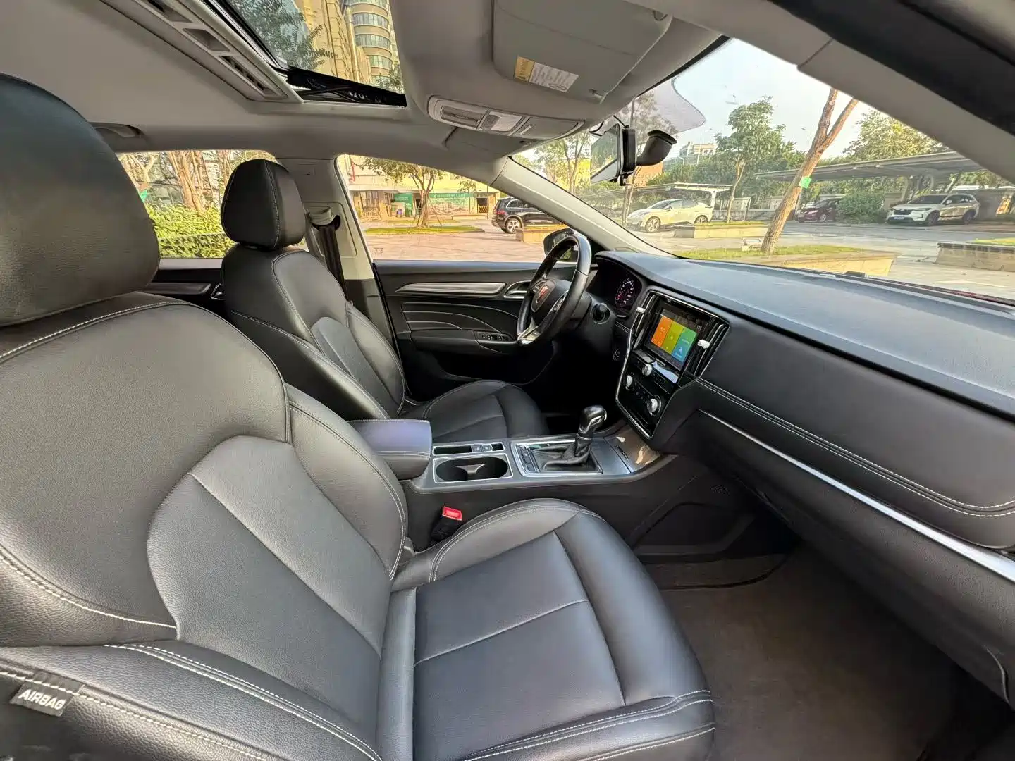 Фото 9 - Roewe i6