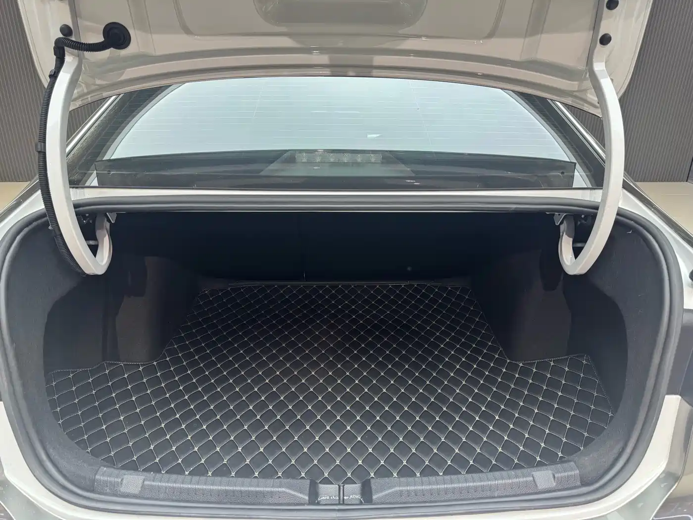 Volkswagen Lavida 2024 Model 300TSI DSG Starlight Full Comfort Edition фото 18