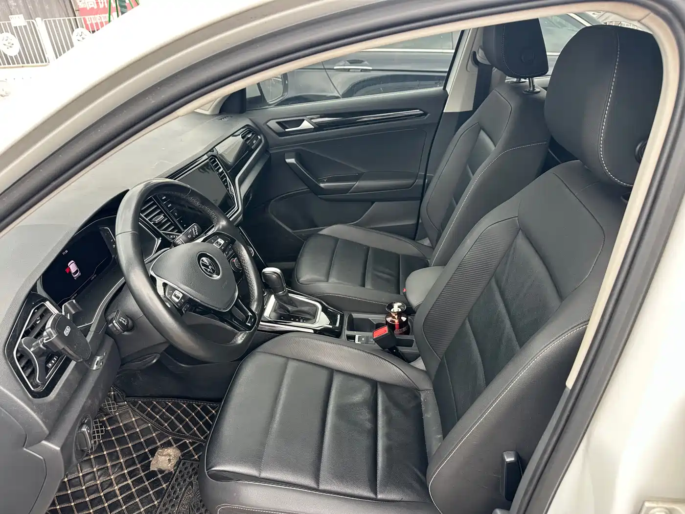 Volkswagen T-ROC 2022 280TSI DSG 2WD Comfort PLUS фото 7