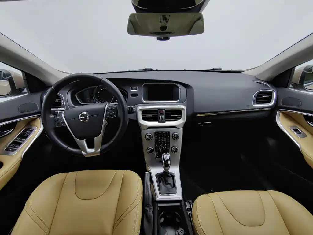 Volvo V40 2017 2017 T3 R-Design