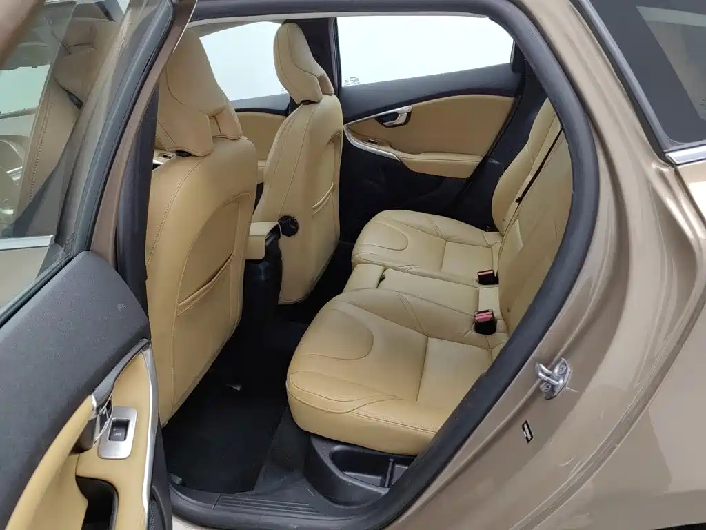 Volvo V40 2017 2017 T3 R-Design