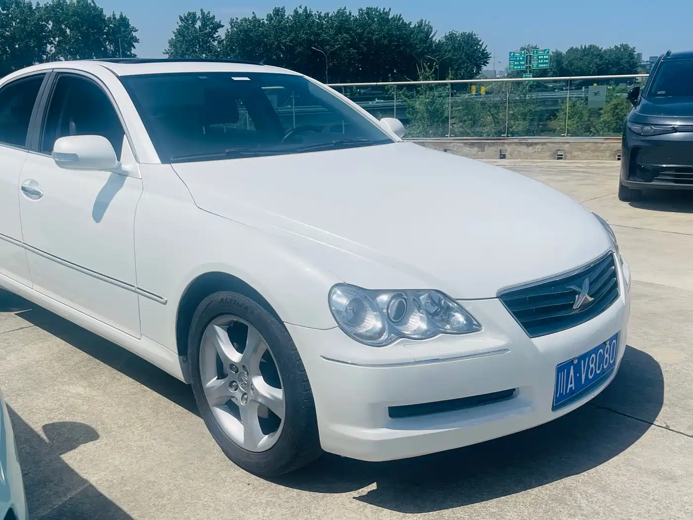 Фото 3 - Toyota Reiz