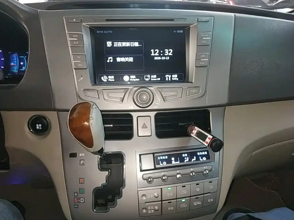 BYD M6 2015 2015 2.4L Automatic Premium Edition