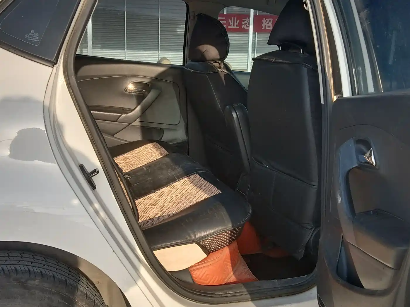 Volkswagen Polo 2013 1.4L Automatic Comfort Edition фото 11