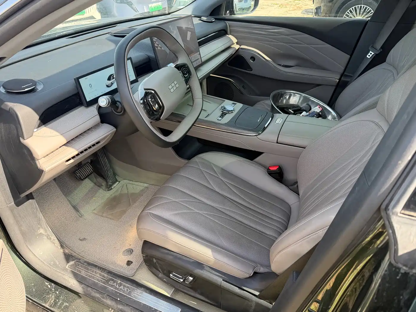 Geely Galaxy Galaxy Xingyao 8 2025 130km EM-i Premium Edition фото 4