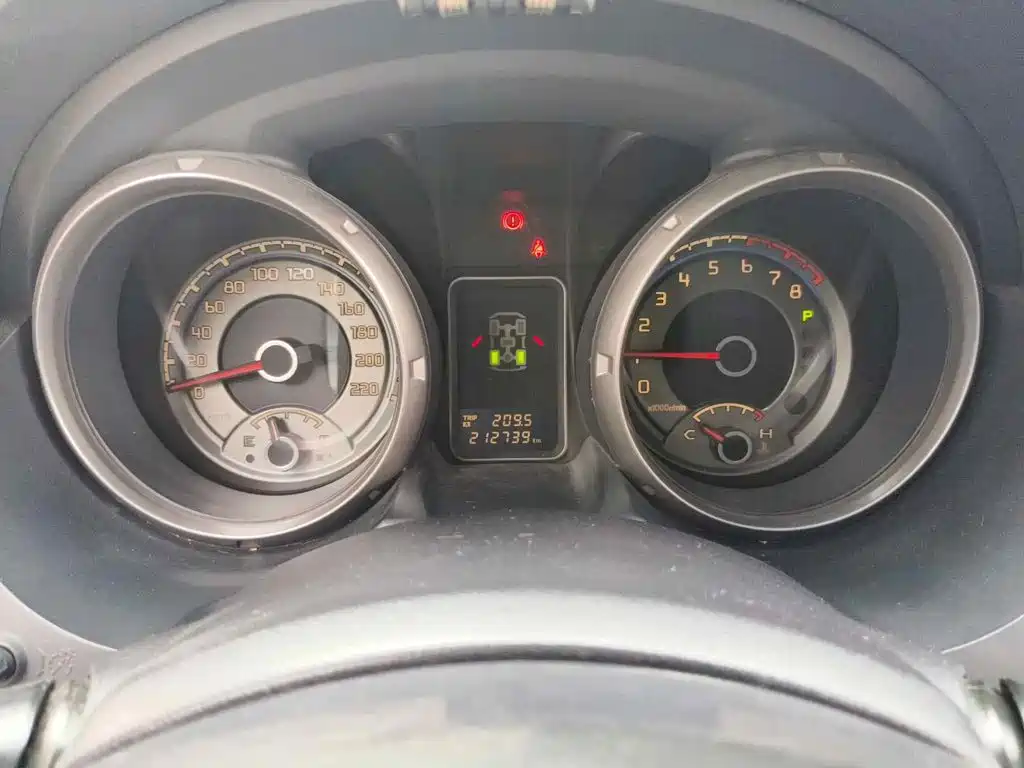 Photo 4 - Mitsubishi Pajero (Import)