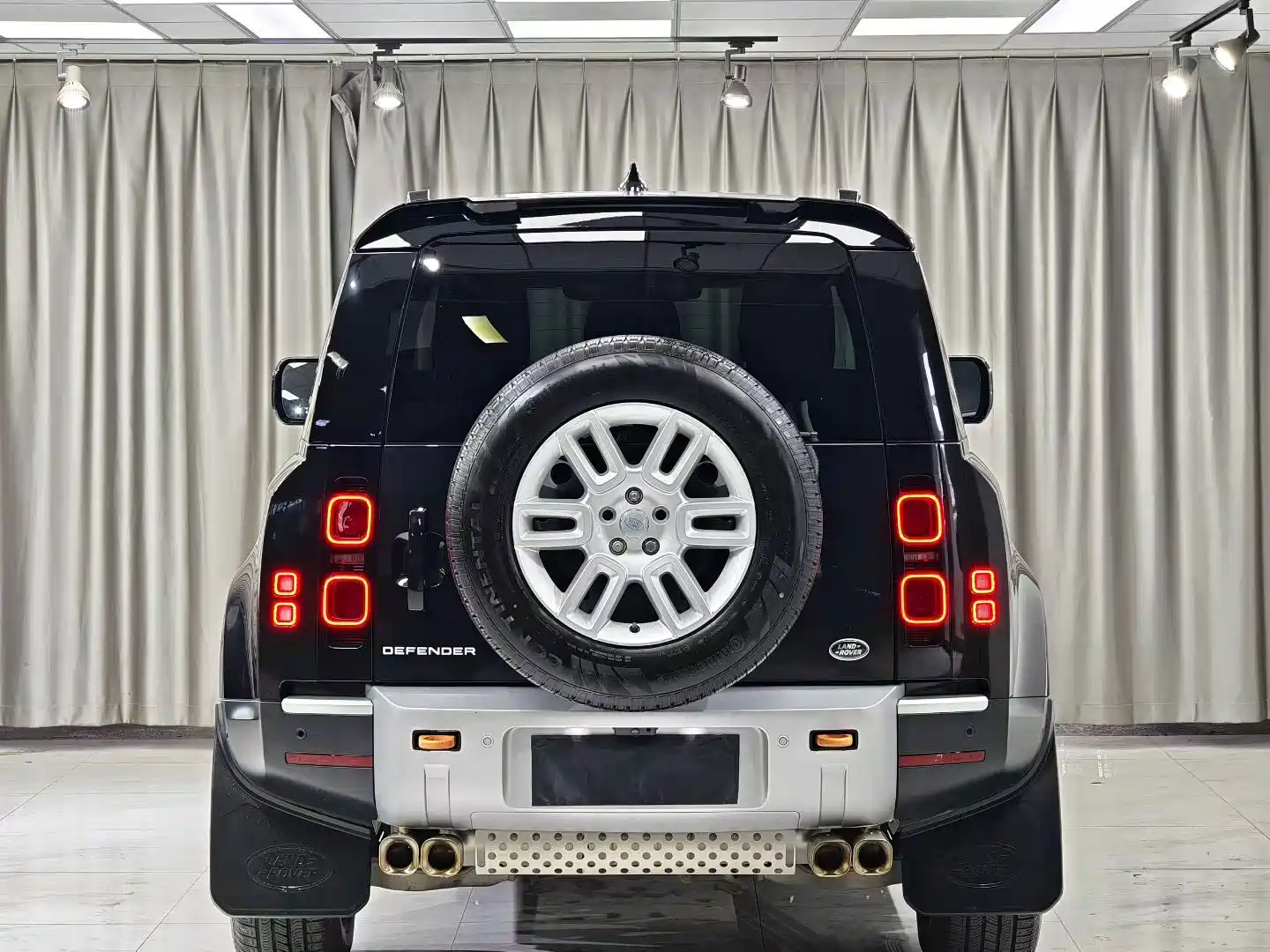 Фото 4 - Land Rover Defender
