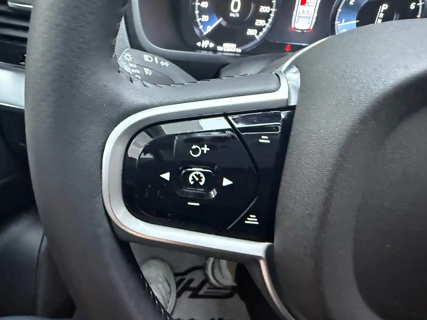 Фото 13 - Volvo XC90