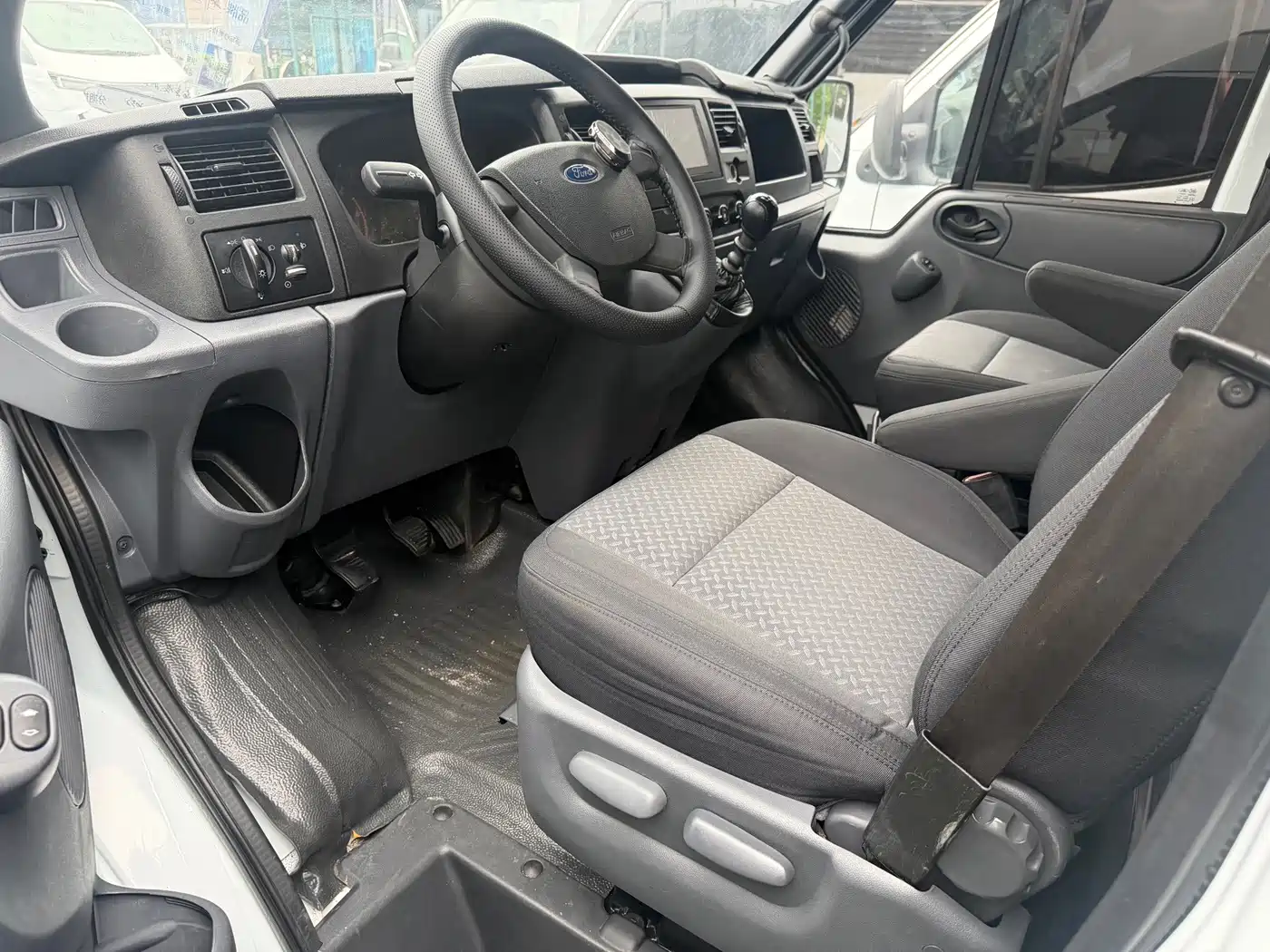 Ford New Generation Transit 2017 2016 Model 2.2T Extra-Long Wheelbase 6-Seater Mid-Roof Multi-Purpose Vehicle