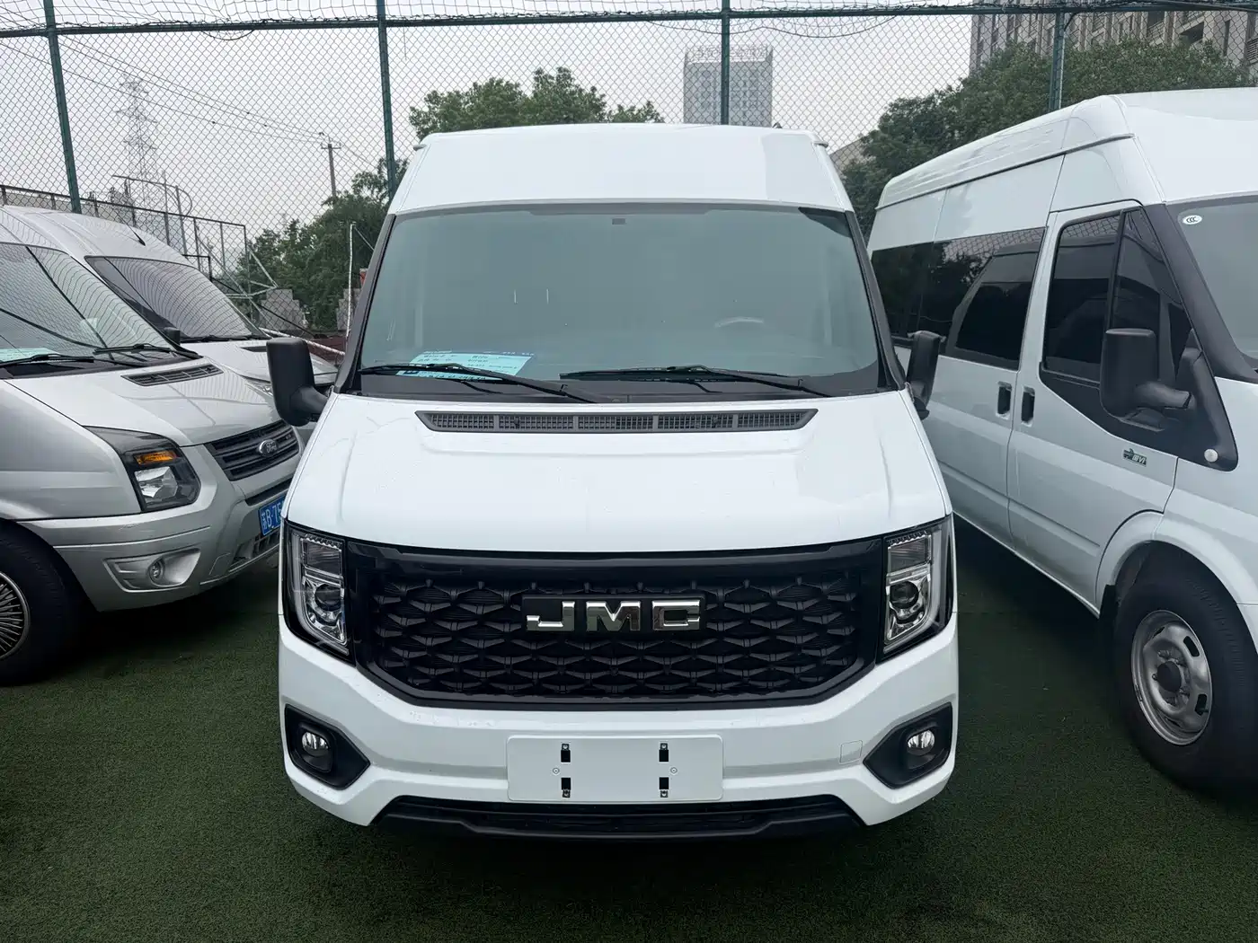 Jiangling JMC Fushun 2024 2025 Model 2.0T 6MT Diesel Medium Wheelbase Medium-High Roof Commercial MPV 5/6 Seats
