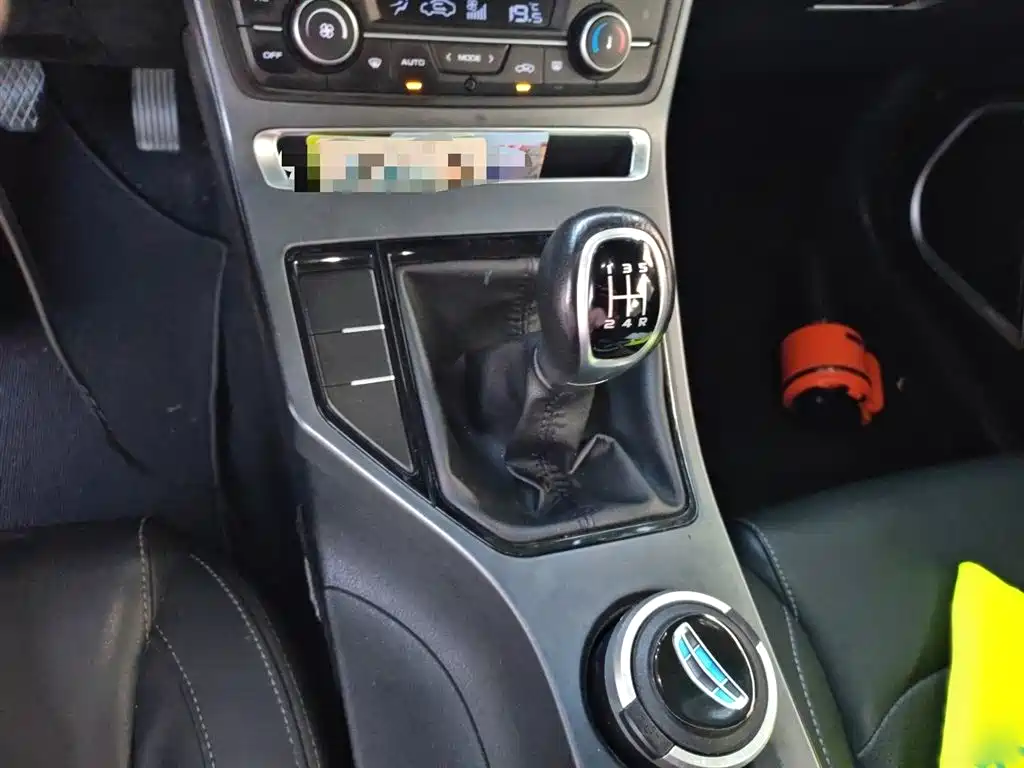 Фото 7 - Geely Emgrand