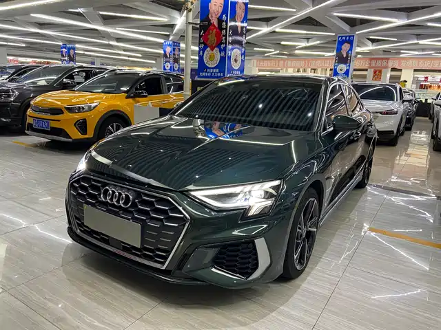 Audi A3 A3L Limousine 35 TFSI, Стиль Спорт