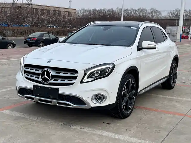 MERCEDES-BENZ GLA