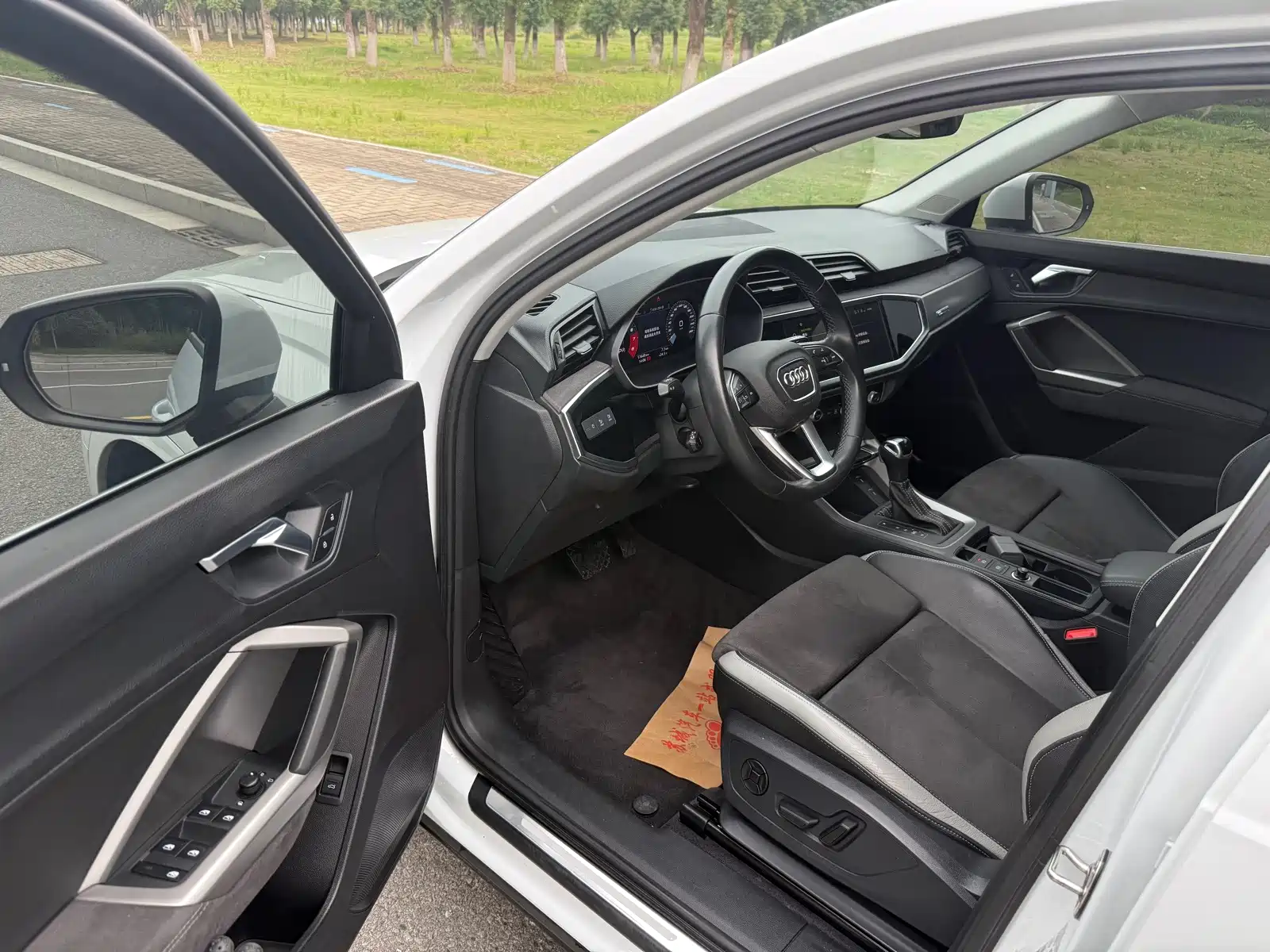 Photo 8 - Audi Q3