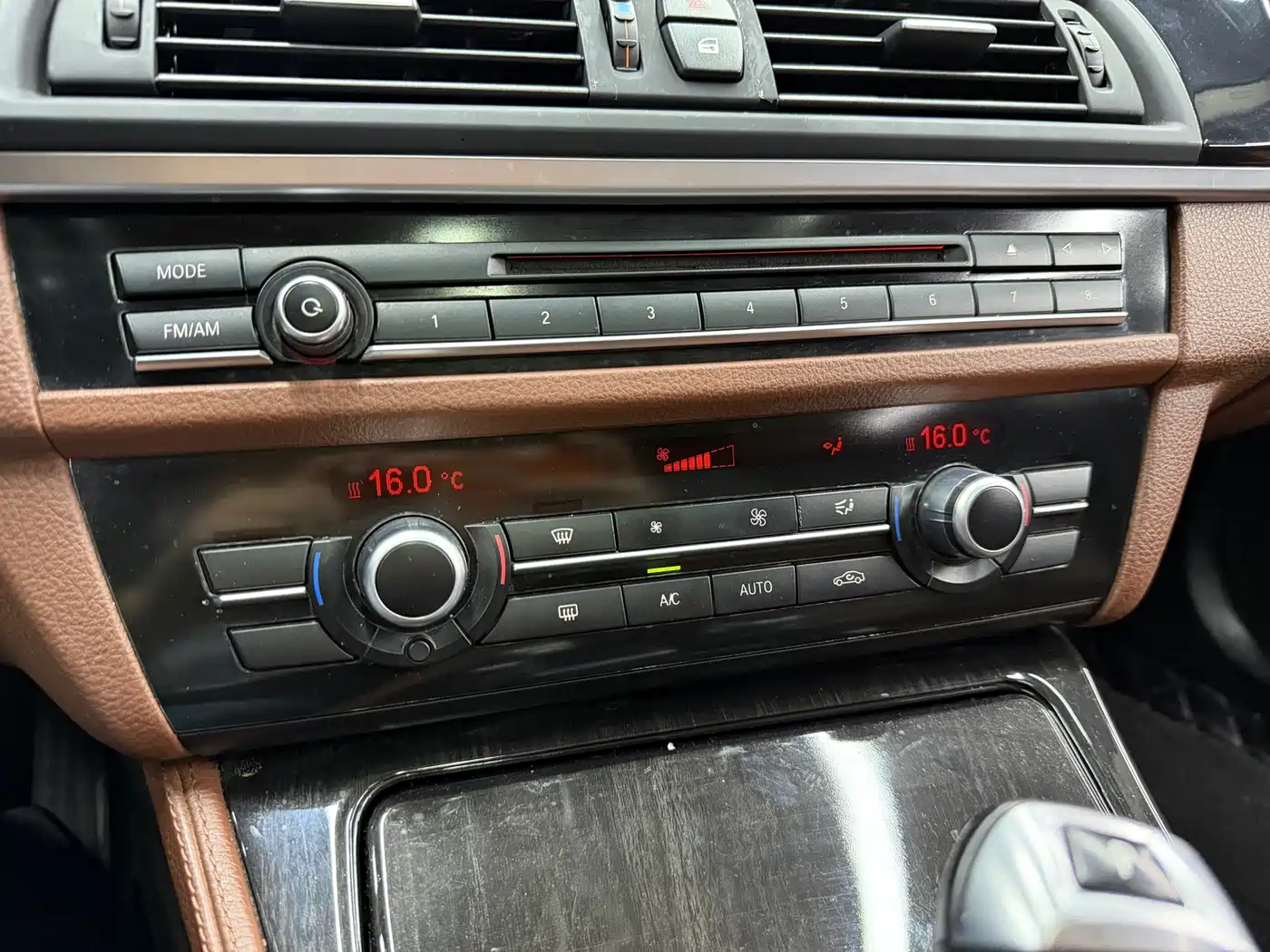BMW 5 Series 2014 520Li Elegance фото 16