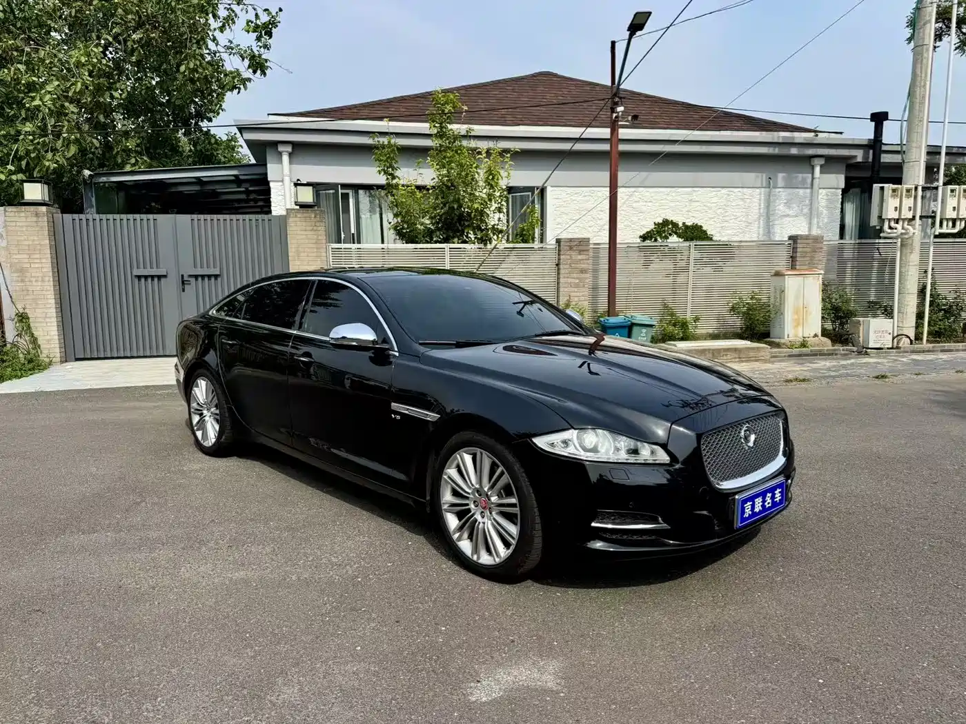 Photo 3 - Jaguar XJ