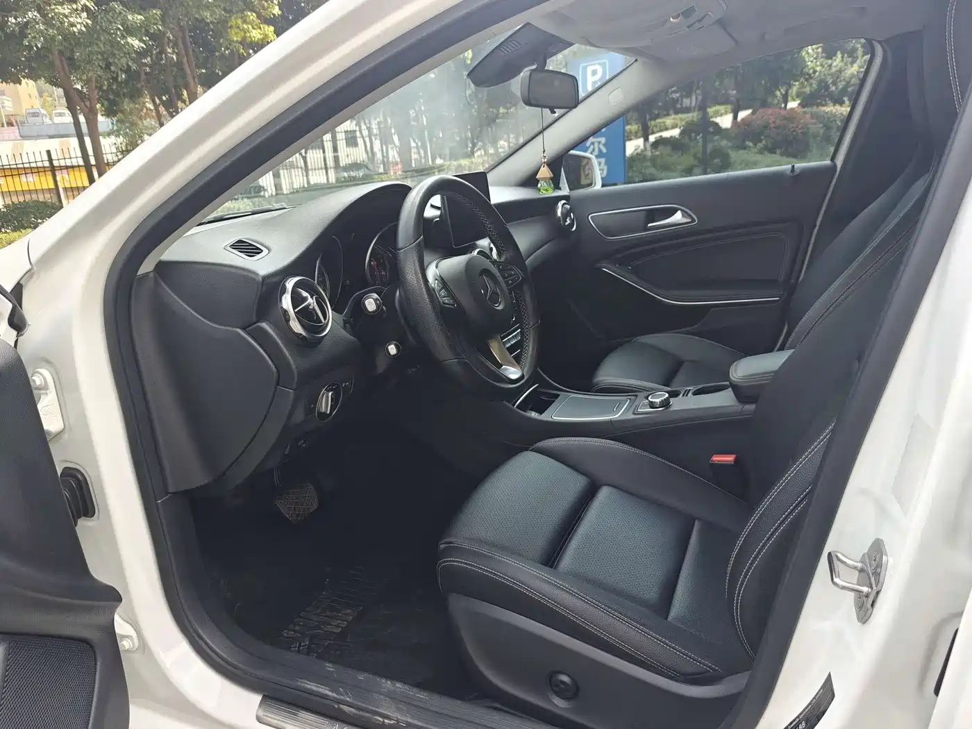 Mercedes-Benz GLA 2018 GLA 200 Dynamic фото 6
