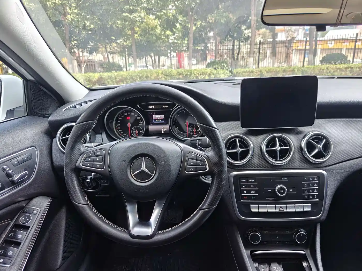 Mercedes-Benz GLA 2018 GLA 200 Dynamic фото 12