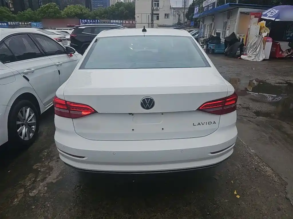 Volkswagen Lavida 2021 1.5L Auto Comfort Edition фото 6
