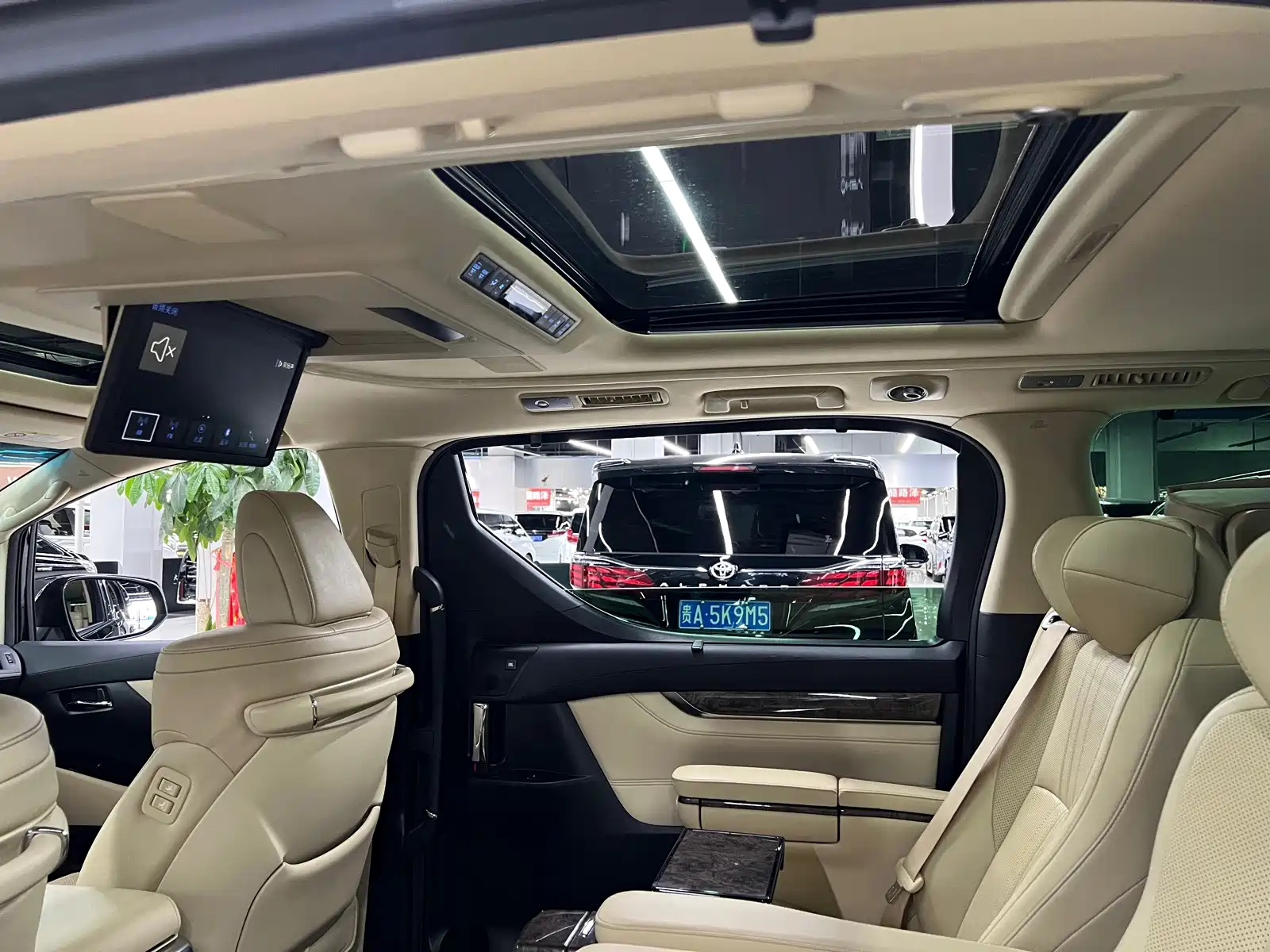 Фото 9 - Toyota Vellfire
