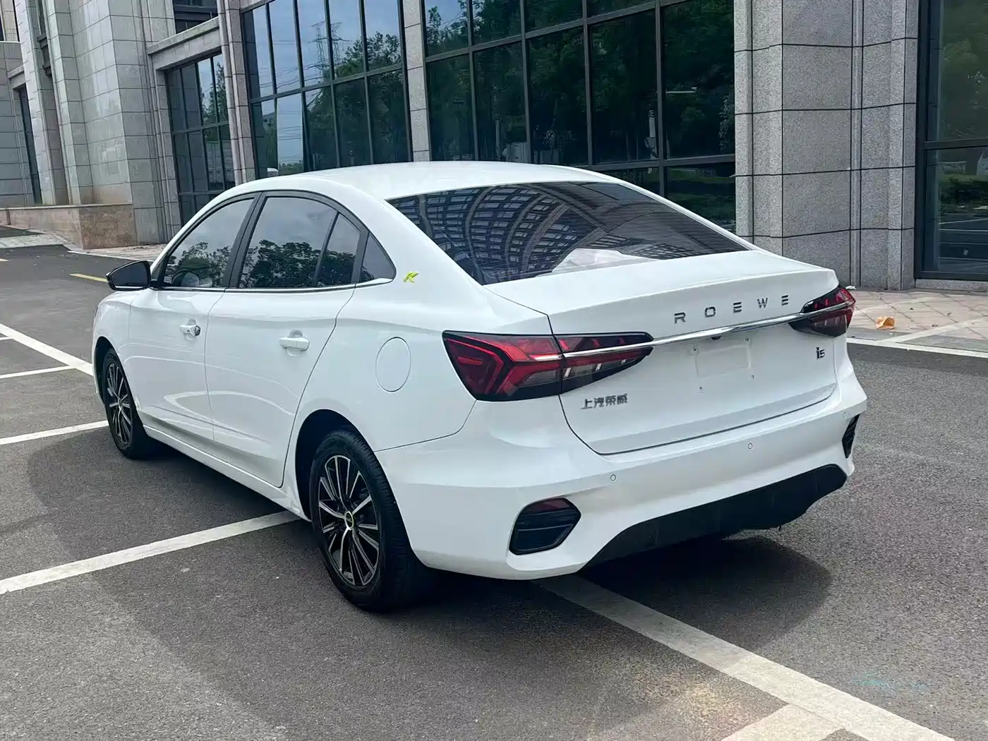 Фото 4 - Roewe i5