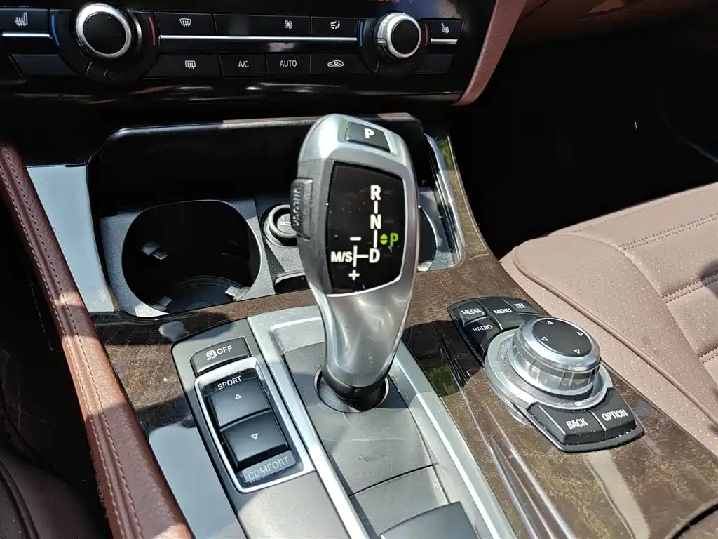 BMW 5 Series 2017 525Li Leading Edition фото 7