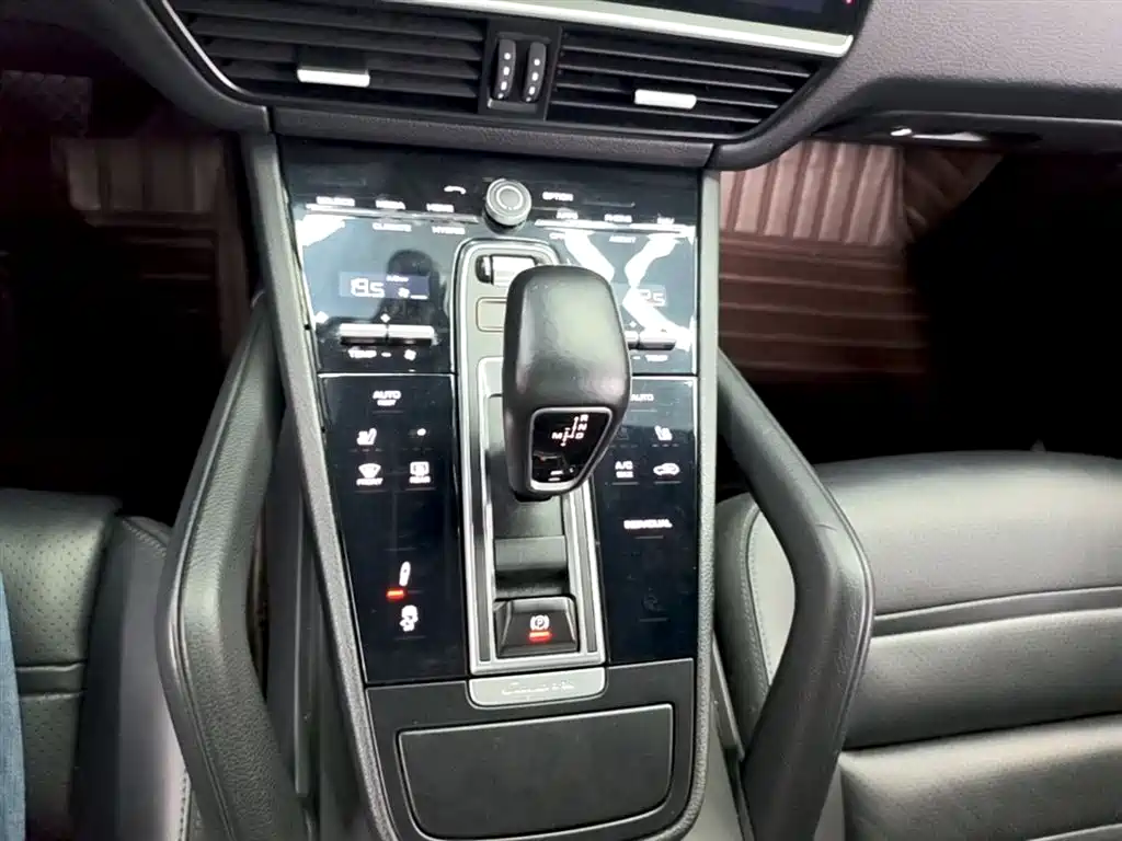 Porsche Cayenne New Energy 2019 Cayenne E-Hybrid 2.0T фото 14