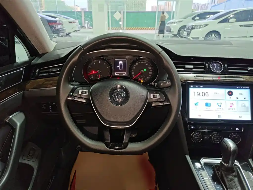Volkswagen Magotan 2018 330TSI DSG Luxury фото 11