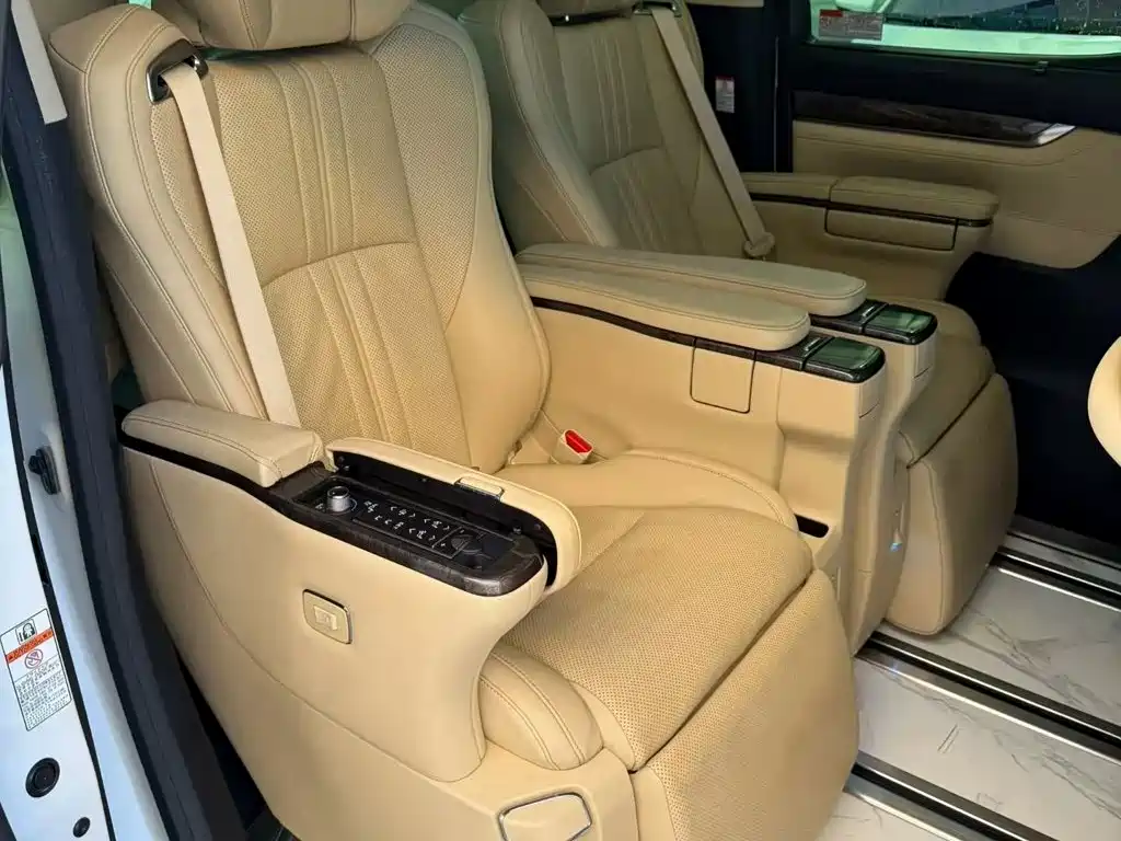Фото 7 - Toyota Vellfire